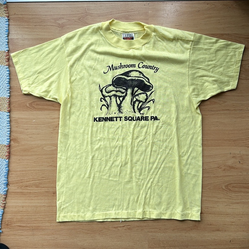 Vintage Early 80's Yellow Mushroom Country Kennett Square PA. t-shirt Size L-M